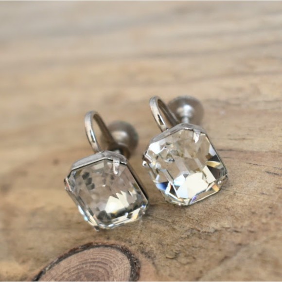 Vintage Emerald Cut Rhinestone Stud Screwback Earrings - Picture 3 of 5
